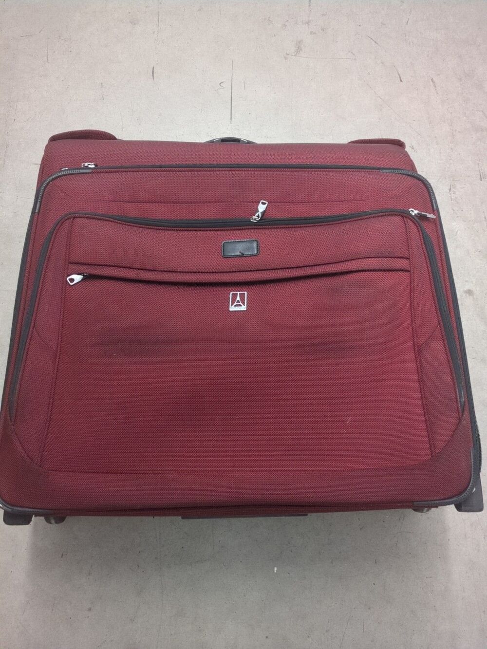 Platinum® Elite Rolling Garment Bag